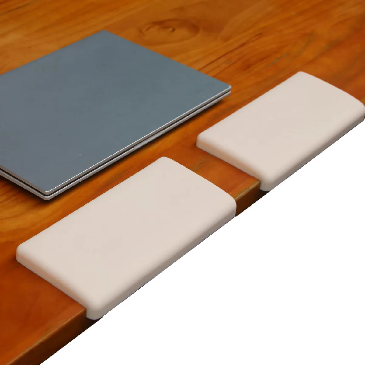  Mamigeor L-shaped-desk-rest-2pc 2-piece silicone desk edge cushion Warm Ivory — product photo