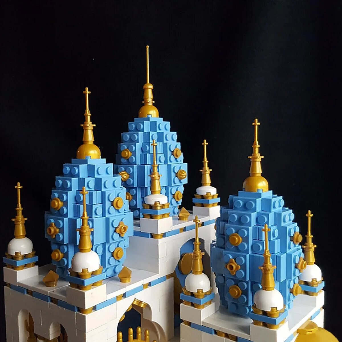 ZITIANYOUBUILD ZITIANYOUBUILD C4203 Floating Castle Building Set 3210 Parts — product photo
