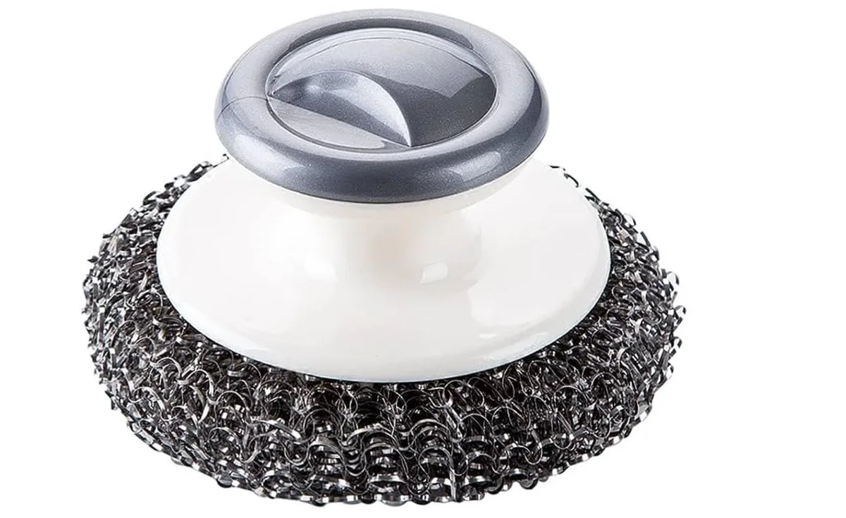 Stainless steel scrubber with ergonomic handle