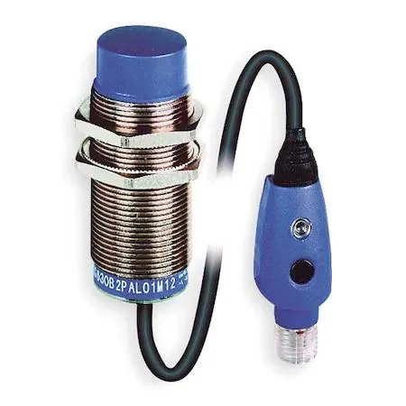 Cylindrical nickel-plated brass inductive sensor, 30 mm diameter, 41 mm length, M12 connector