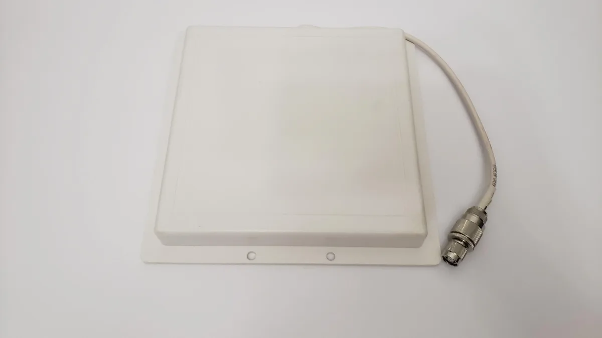 L-com L-com HG2414P 2.4 GHz 8.5" Flat Panel Antenna — product photo