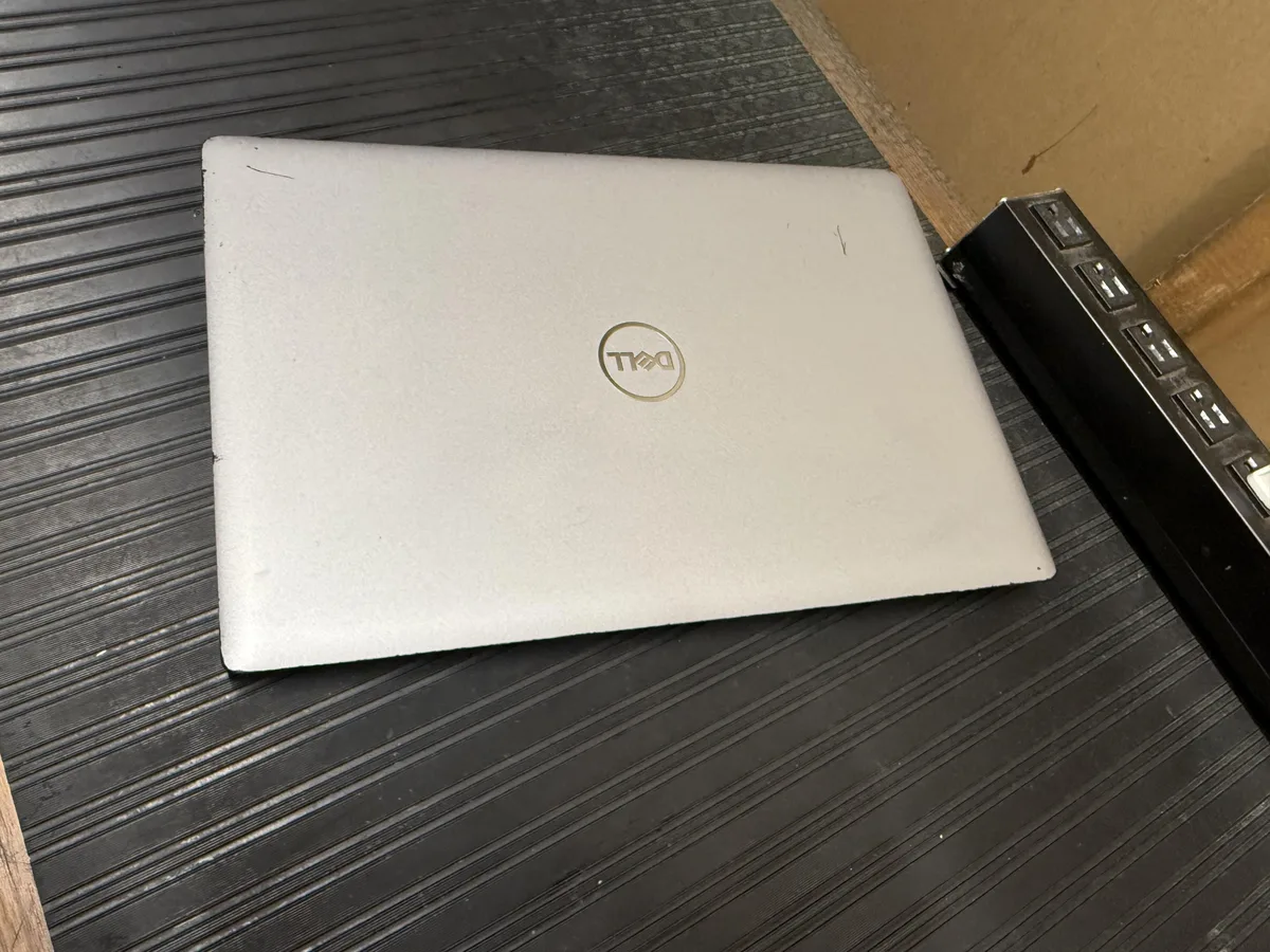 DELL DELL Latitude 5520 laptop 15.6" FHD Touchscreen i7-1185G7 16GB 512GB Windows 11 Pro Grade B — product photo