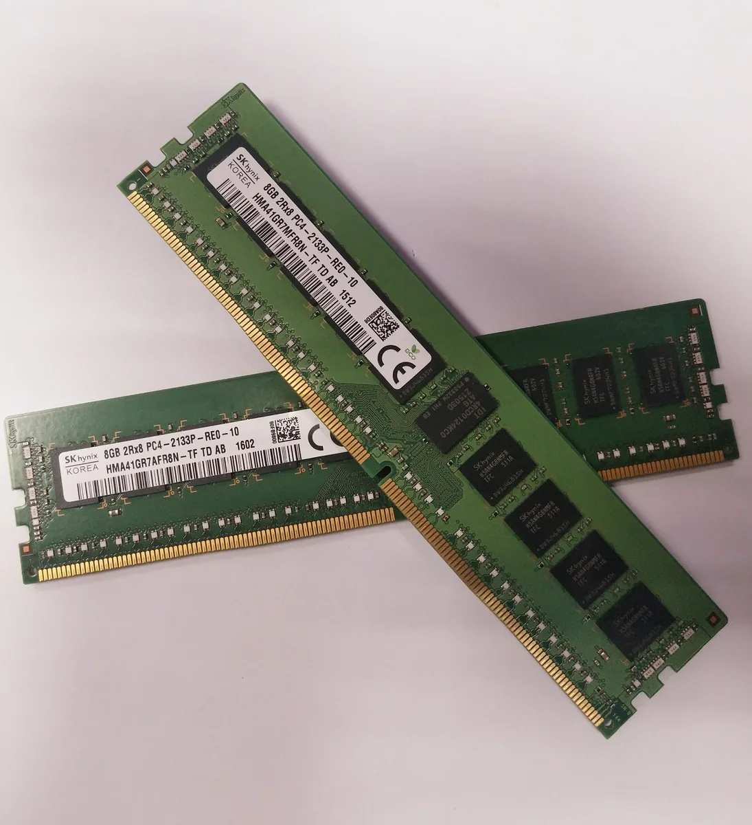 SK hynix SK hynix HMA41GR7MFR8N-TF 8GB 2RX8 PC4-2133 REG server RAM — product photo