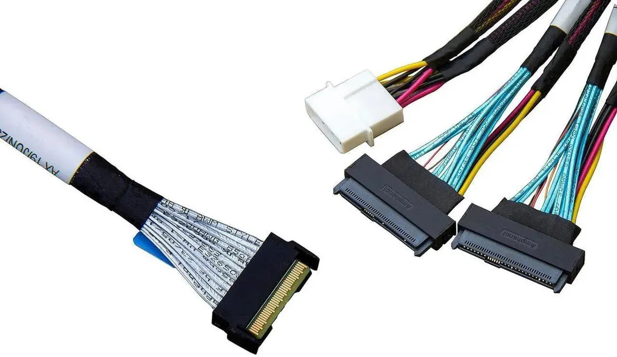 SMUGDESK SMUGDESK MCIO x8 to Dual U.2 NVMe Cable SFF-TA-1016 to SFF-8639 PCIe 4.0 80cm — product photo