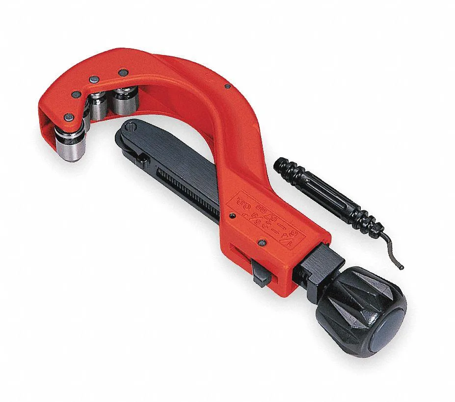 Westward quick-acting tube cutter with large knurled knob and grooved rollers