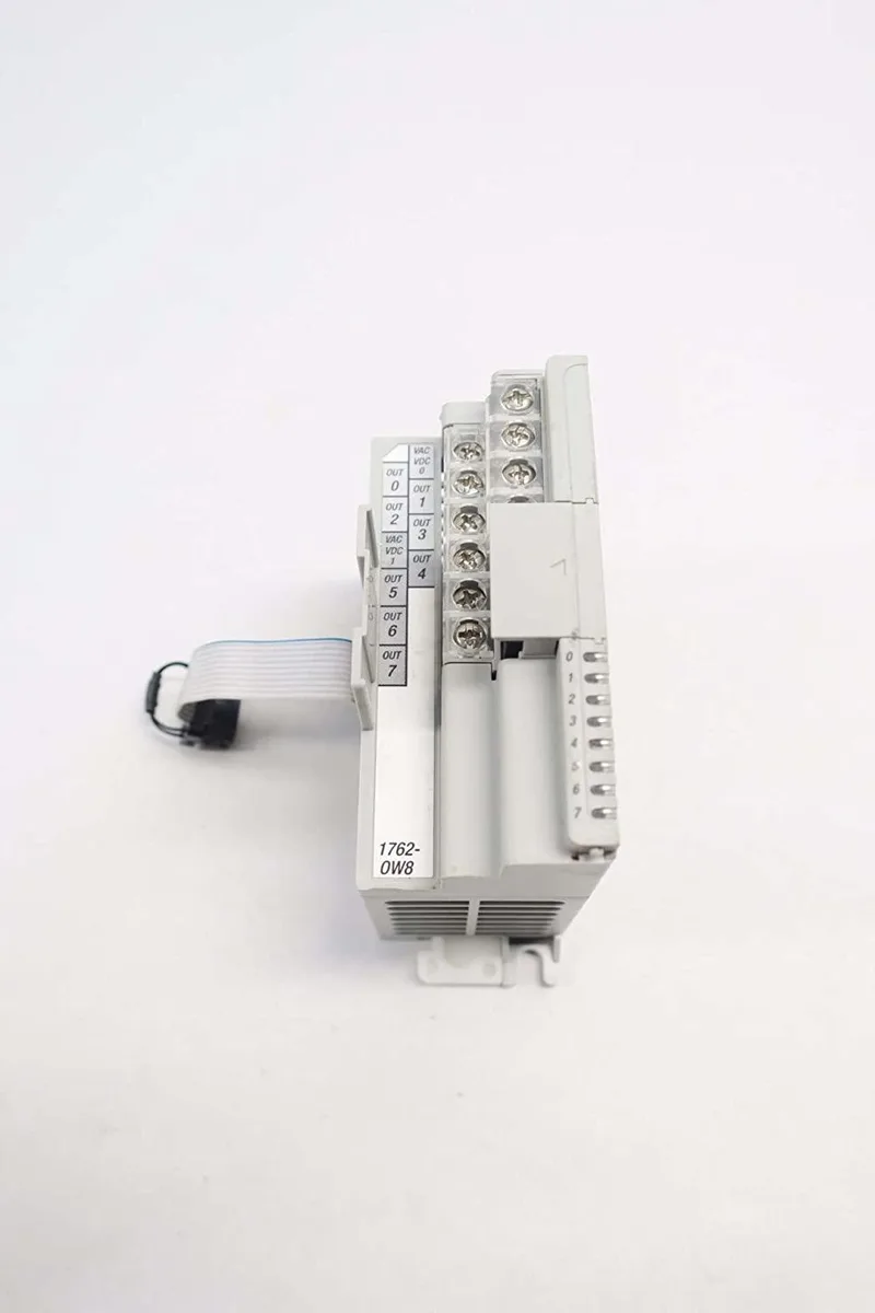 Allen-Bradley Allen-Bradley 1762-OW8 /A MicroLogix 8 Channel Relay Output Module — product photo