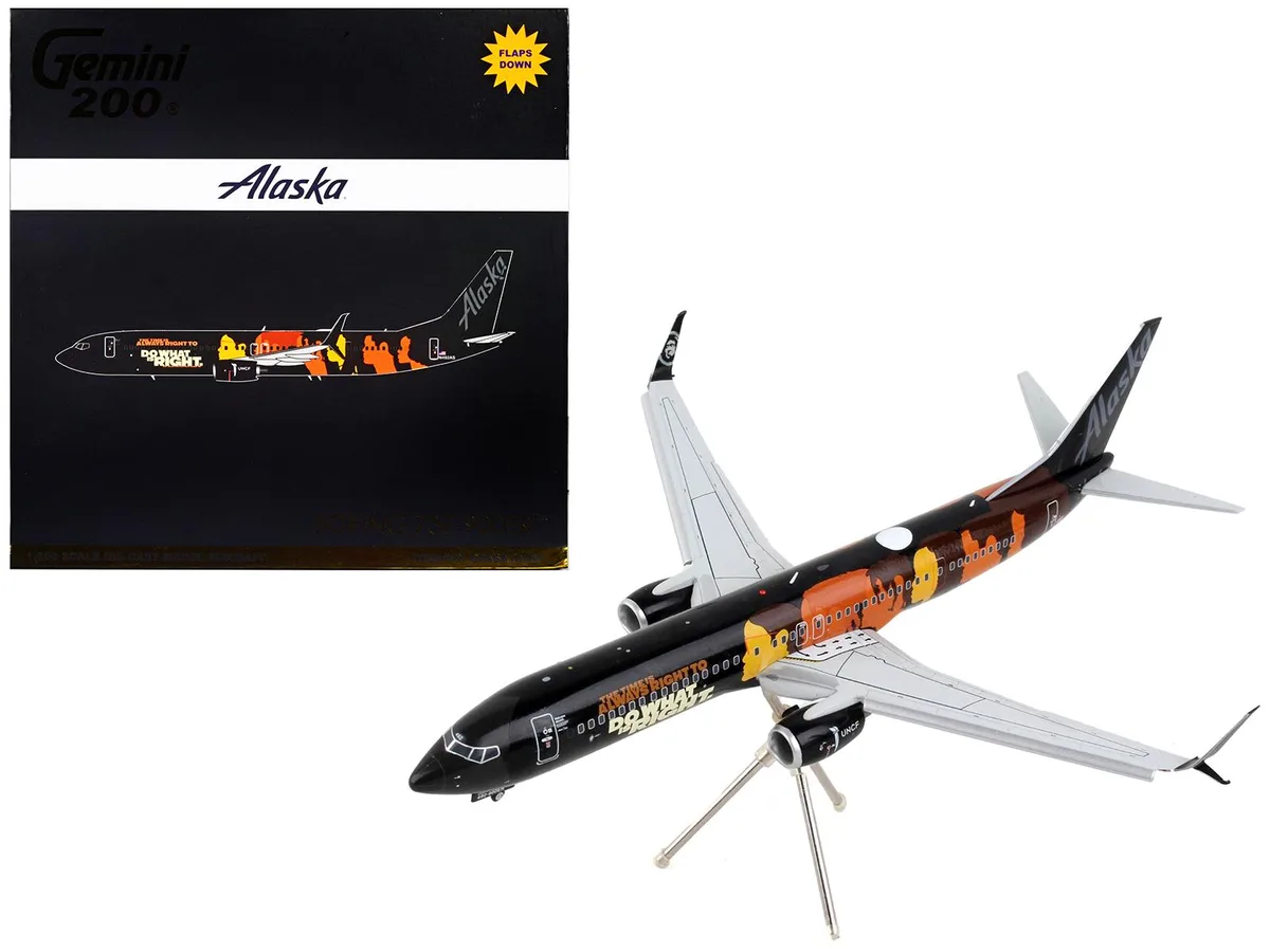GeminiJets GeminiJets Boeing 737-900ER 1/200 Alaska Airlines Diecast Hobby Collectible — product photo