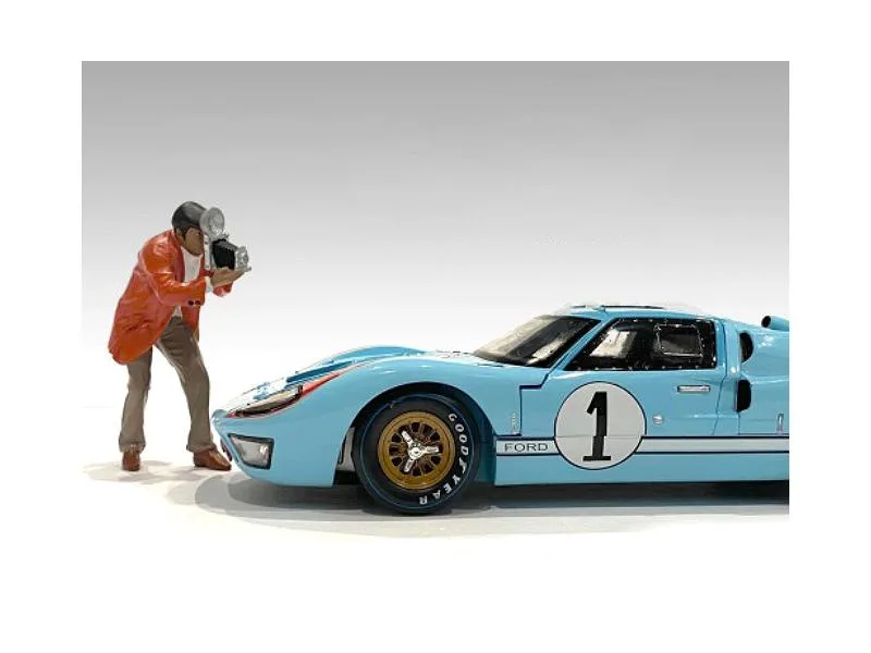 American Diorama American Diorama "Race Day 1" Figurine III 1/18 Scale Vehicle 76285 — product photo