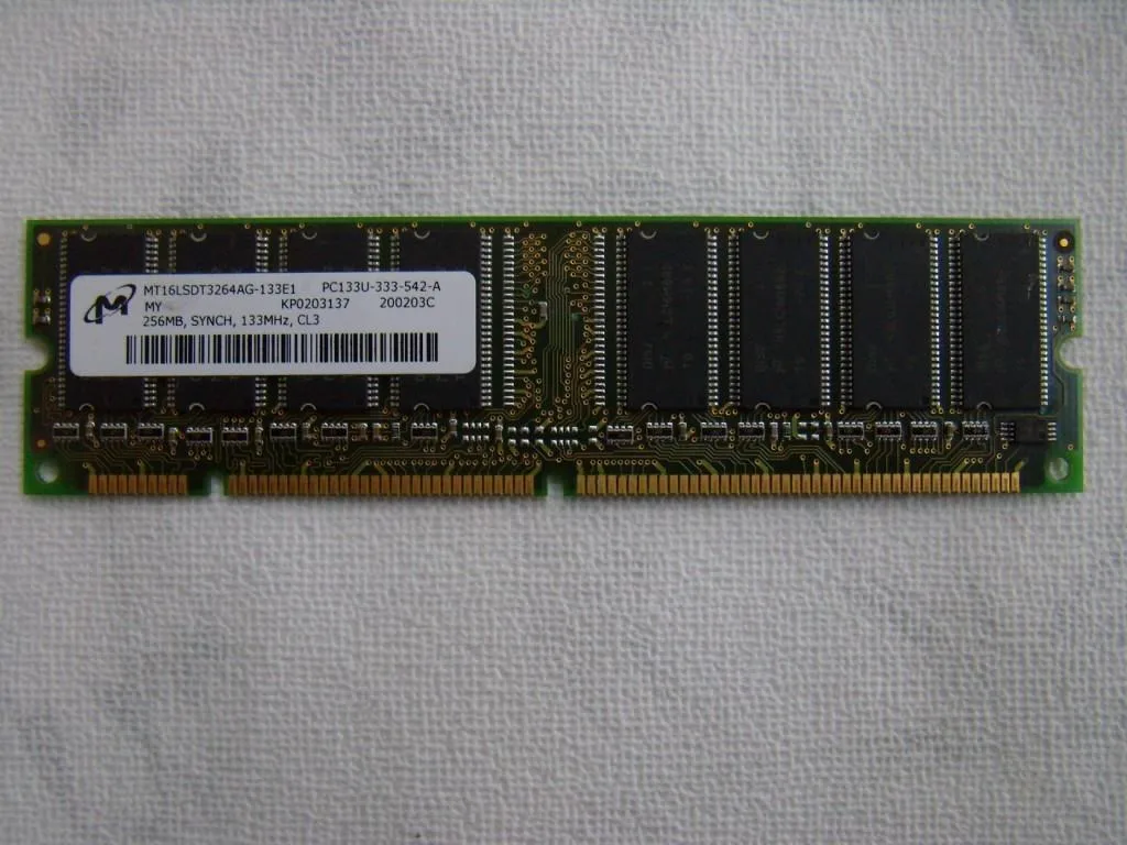Micron Technology, Inc. Micron Technology, Inc. 256MB memory card MT16LSDT3264AG-10EE1 100MHz CL2 — product photo