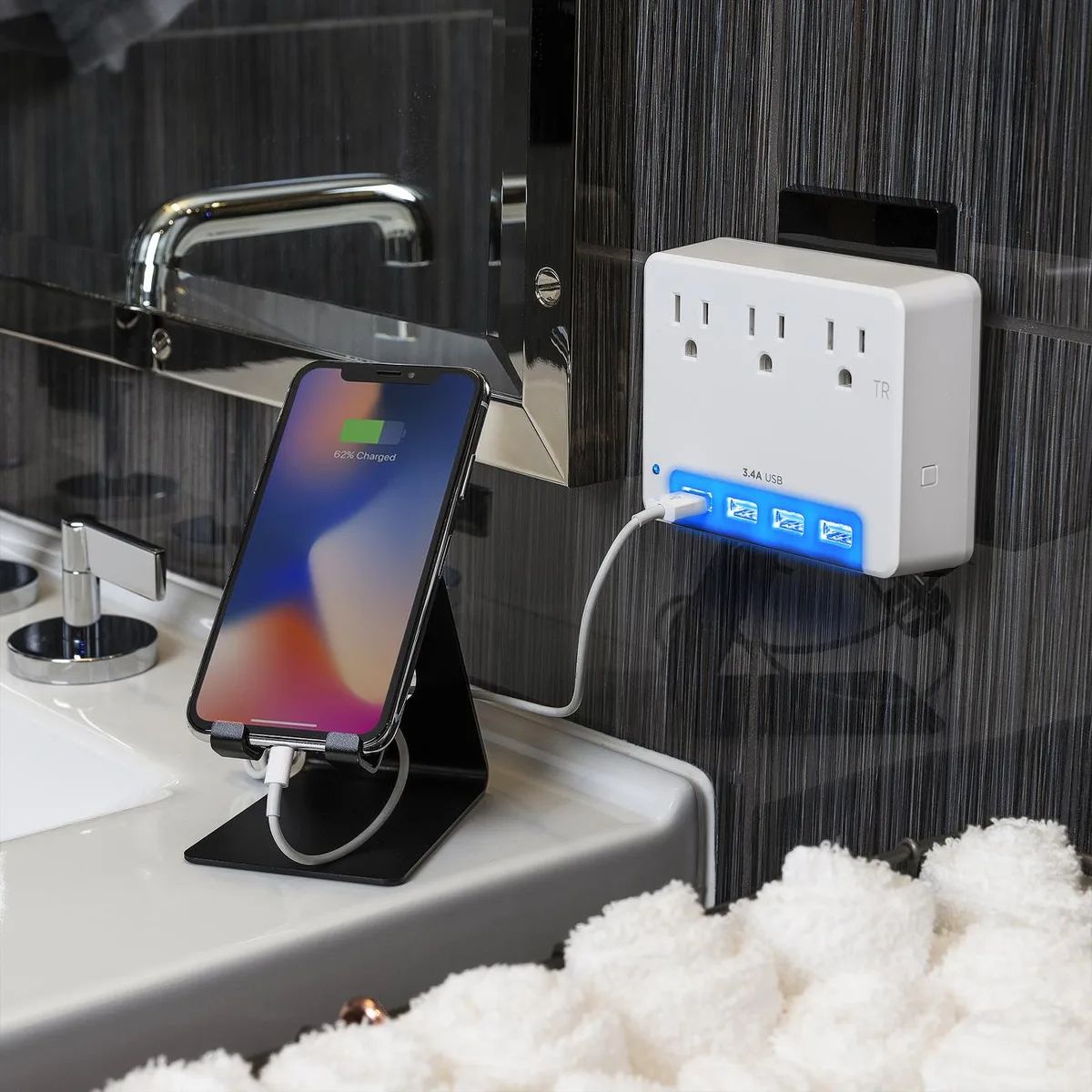 CyberPower CyberPower P3WUN Surge Protector 3 Outlets 4 USB 120V — product photo
