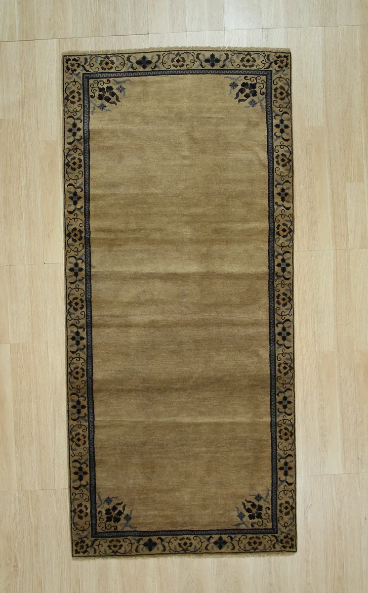 Hand-knotted beige wool rug with floral Ningxia design