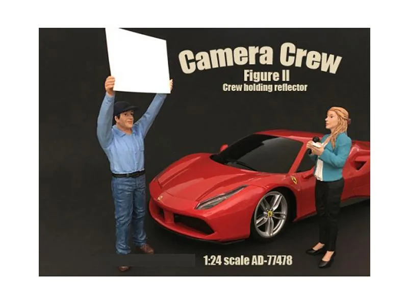 American Diorama American Diorama Camera Crew Figure II Crew Holding Reflector 1:24 Scale 3.25 Inch — product photo