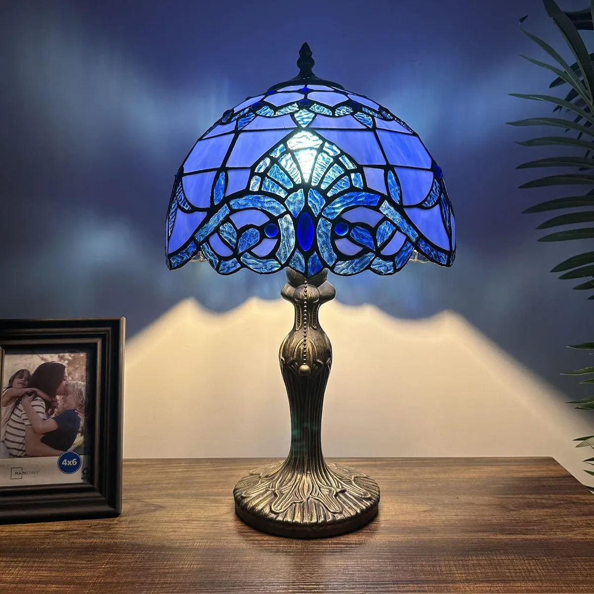 XIN CHENG TIFFANY LIGHTING XIN CHENG TIFFANY LIGHTING Tiffany Table Lamp Blue Stained Glass Baroque Lavender LED 12"W 19"H — product photo
