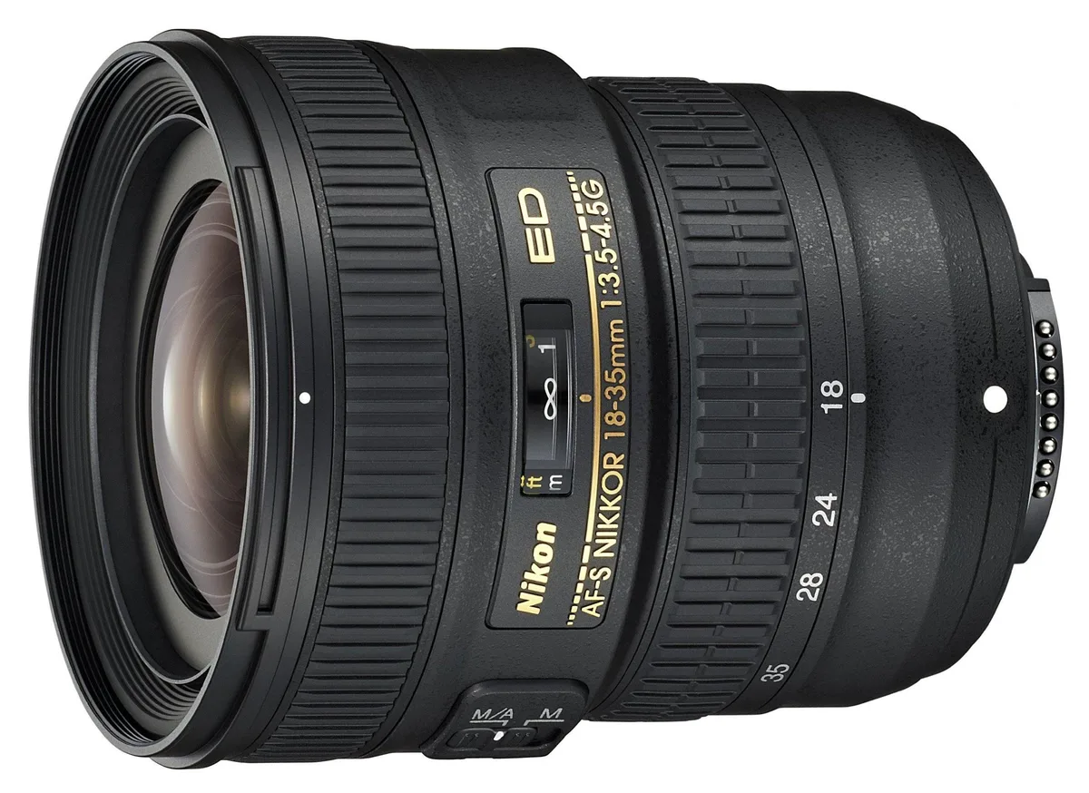 Nikon Inc Nikon Inc AF-S FX NIKKOR 18-35mm f/3.5-4.5G ED Zoom Lens camera kit — product photo