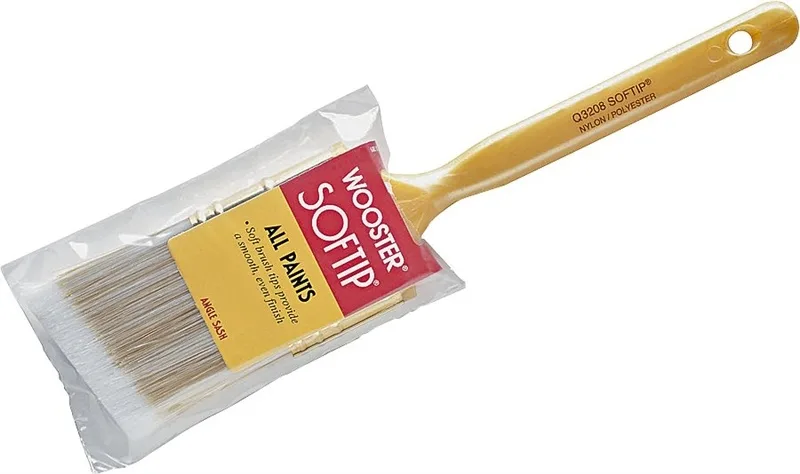 Pearl-yellow plastic handle, brass-plated ferrule, angled synthetic bristles