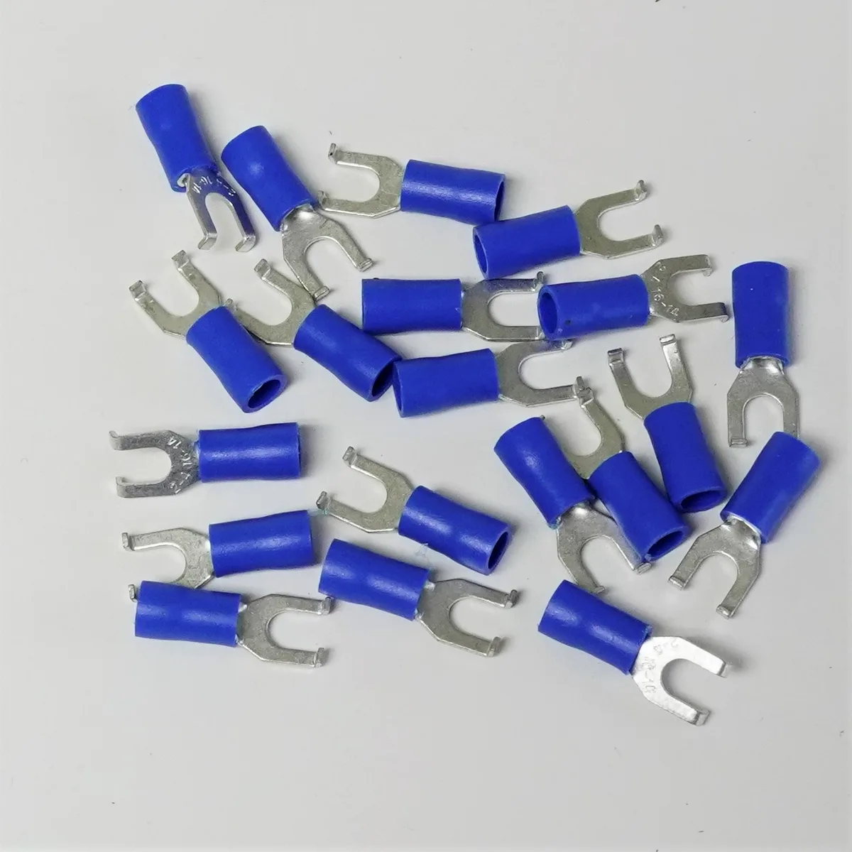 Pack of twenty insulated flange spade terminals for 16-14 wire #8 stud