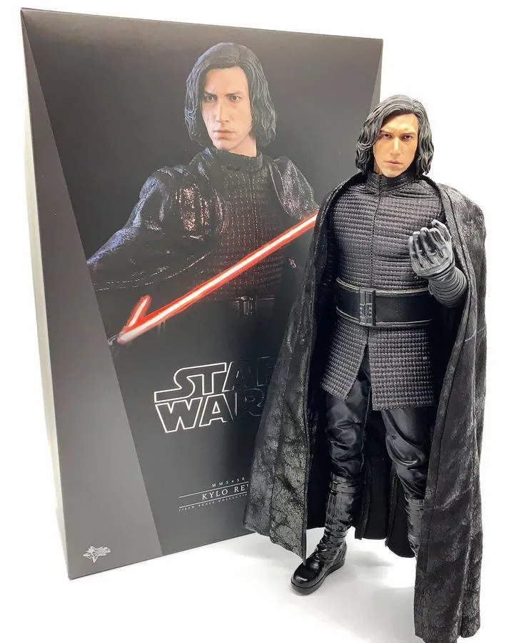 Hot Toys Hot Toys MMS438 Star Wars The Last Jedi Kylo Ren action figure — product photo