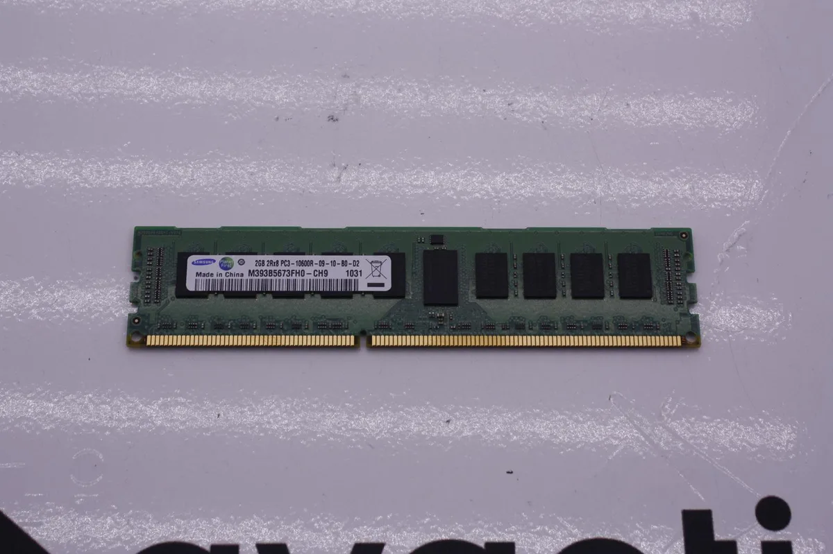 SAMSUNG SAMSUNG M393B5673FH0-CH9 2GB DDR3 1333 ECC Registered server RAM — product photo