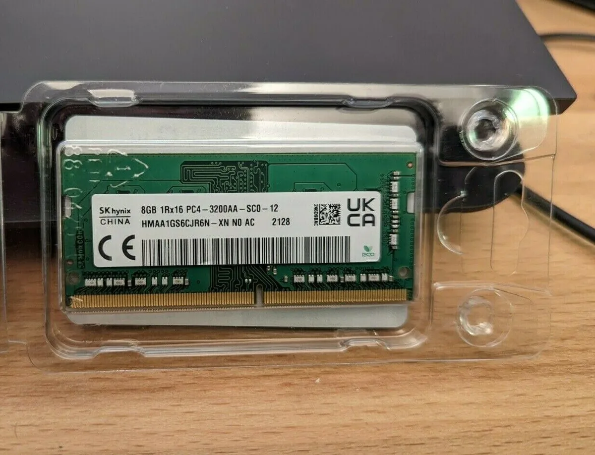 SK hynix SK hynix 8GB DDR4-3200 CL22 260-pin SO-DIMM laptop RAM — product photo