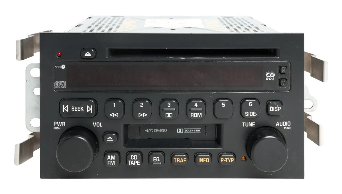 1 Factory Radio 1 Factory Radio 25735820 UP0 AM FM Cassette CD receiver — product photo