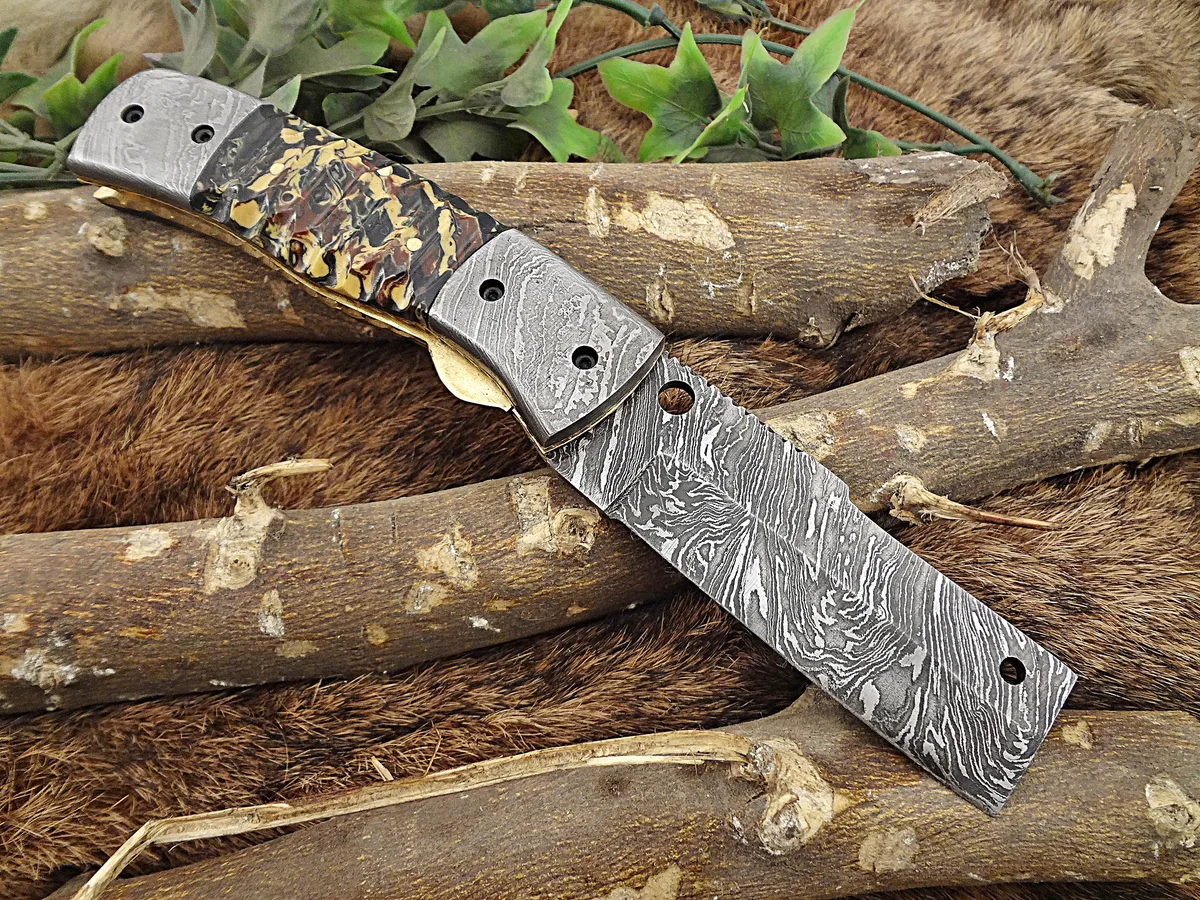 Damascus Depot Damascus Depot Folding Knife 3.5" Camouflage Razen Scale — product photo