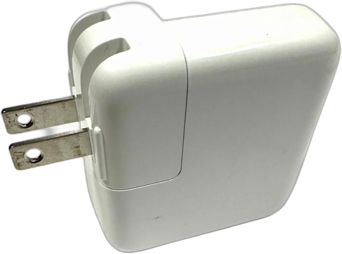 Apple Apple 30W USB-C Power Adapter A2164 with Cable White — product photo