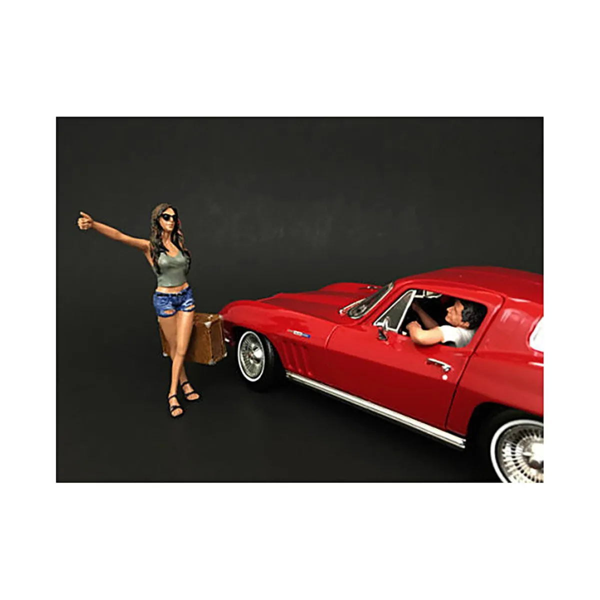 American Diorama American Diorama Hitchhiker 2-Piece Figurine Set (Green Shirt) 1/24 Scale Vehicle — product photo