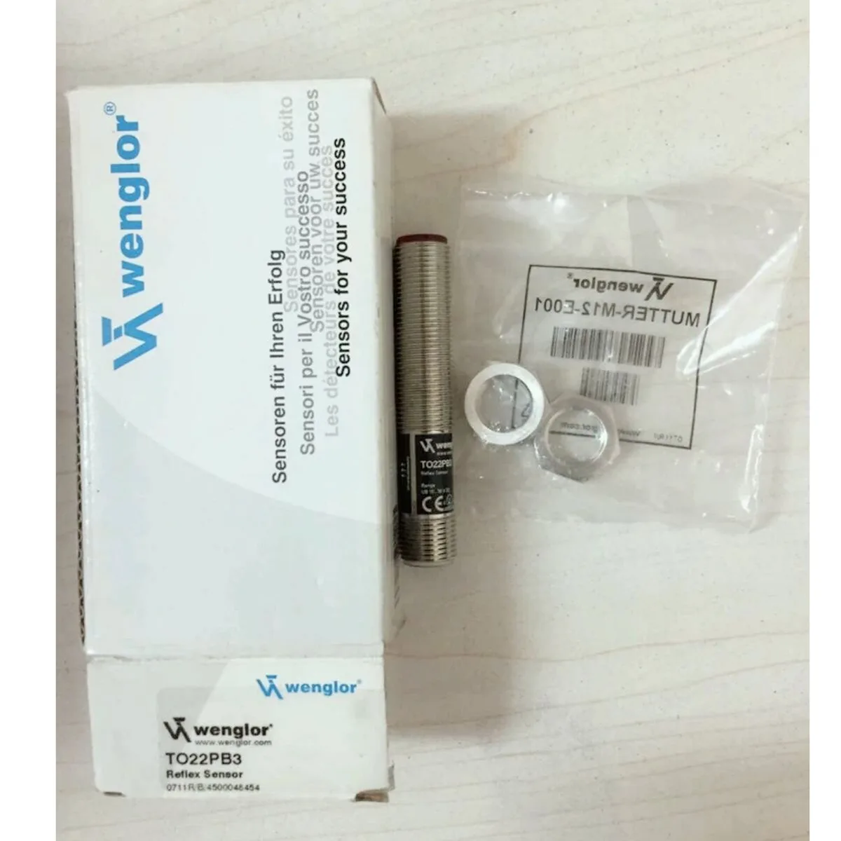 Wenglor Wenglor TO22PB3 PNP Reflex Sensor 200 mm IP67 10...30 V DC — product photo