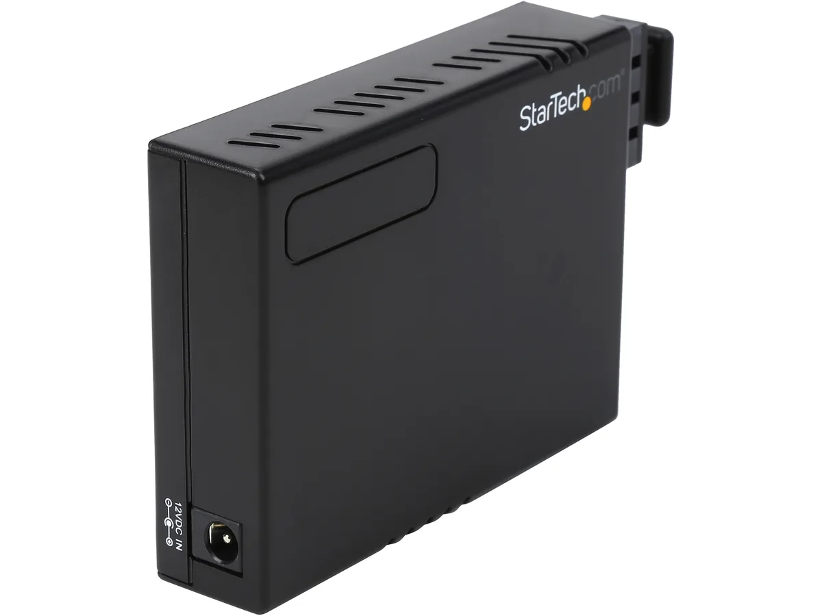 STARTECH STARTECH MCM110SC2P 10/100 Multi Mode Fiber to Ethernet Media Converter SC 2km PoE SFP transceiver — product photo