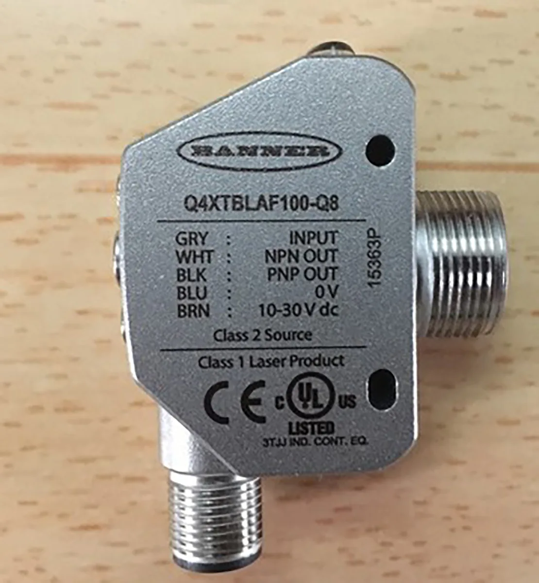 Banner Banner Q4XTBLAF100-Q8 Laser Distance Sensor 100 mm Range M12 5-Pin — product photo