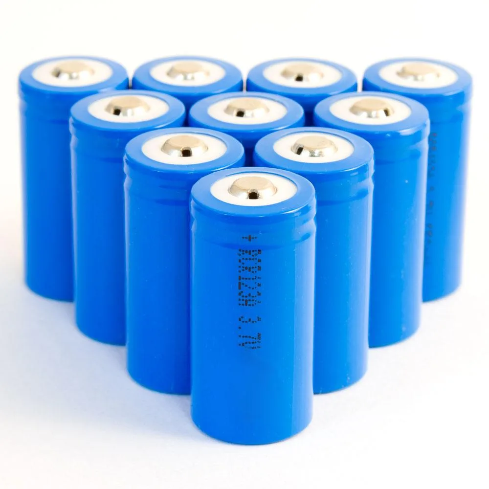 Centenex Electronics Centenex Electronics AS-BAUNI-RCR123a-5 10-pack RCR123a 3.7V 700mAh Li-ion batteries with charger — product photo