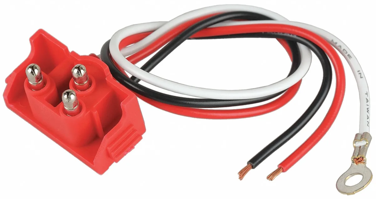 Maxxima Maxxima M50900 LED Connector 3-Pin 18 AWG 10 in Black Red White PVC — product photo