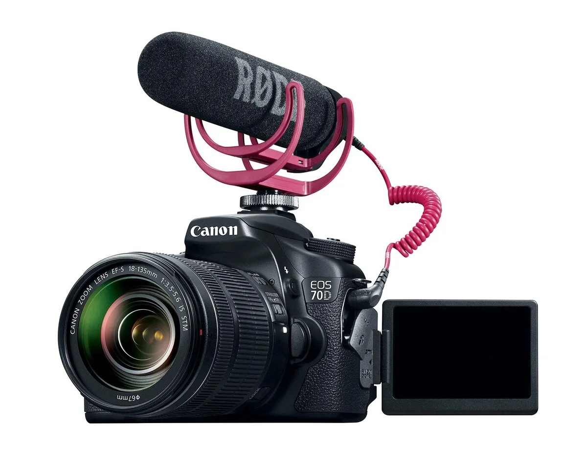 Canon International Canon International EOS 70D Video Creator Kit 18-135mm 32GB dslr camera — product photo