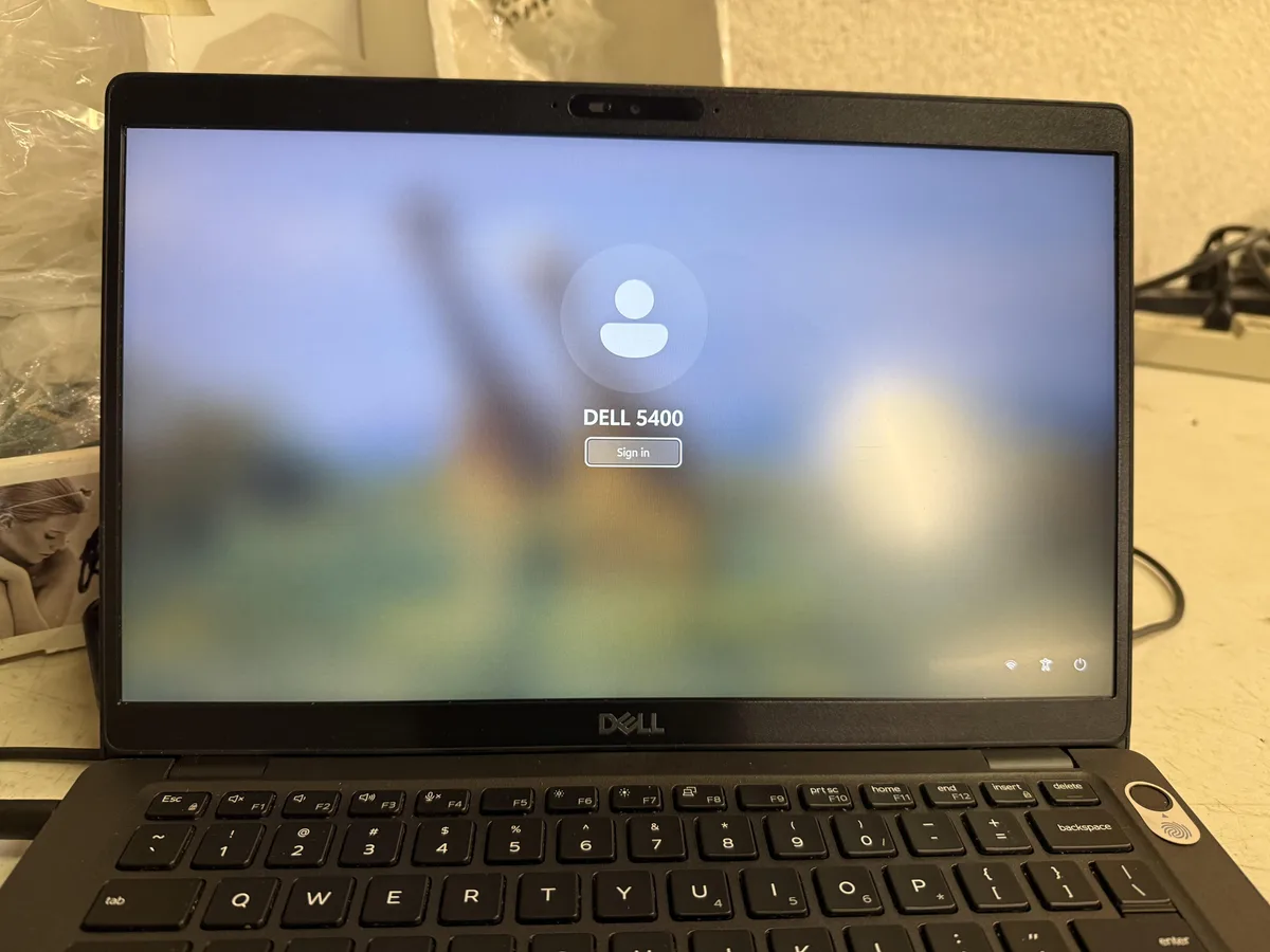DELL DELL Latitude 5400 laptop i7-8665U 1.90GHz 8GB 256GB 14" FHD UHD 620 Windows 11 Pro — product photo