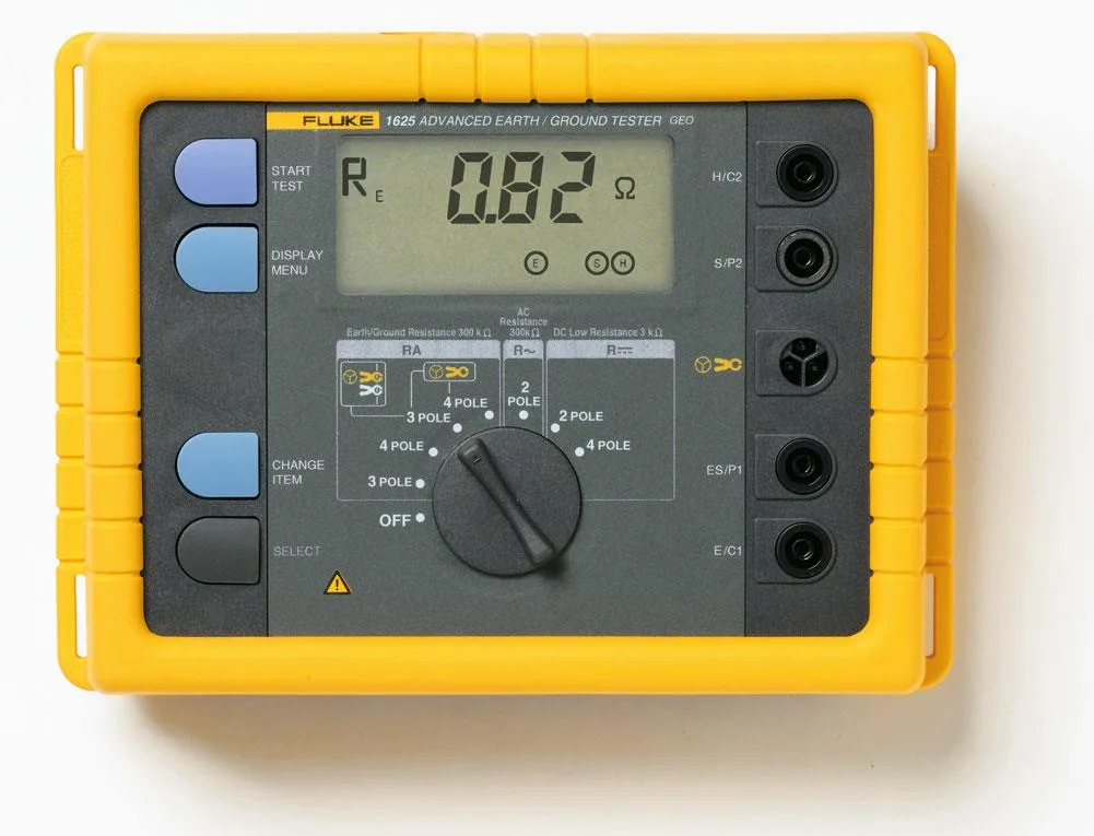 Fluke 1623-2 earth ground tester kit in carrying case with clamps, stakes, cables and wire spools