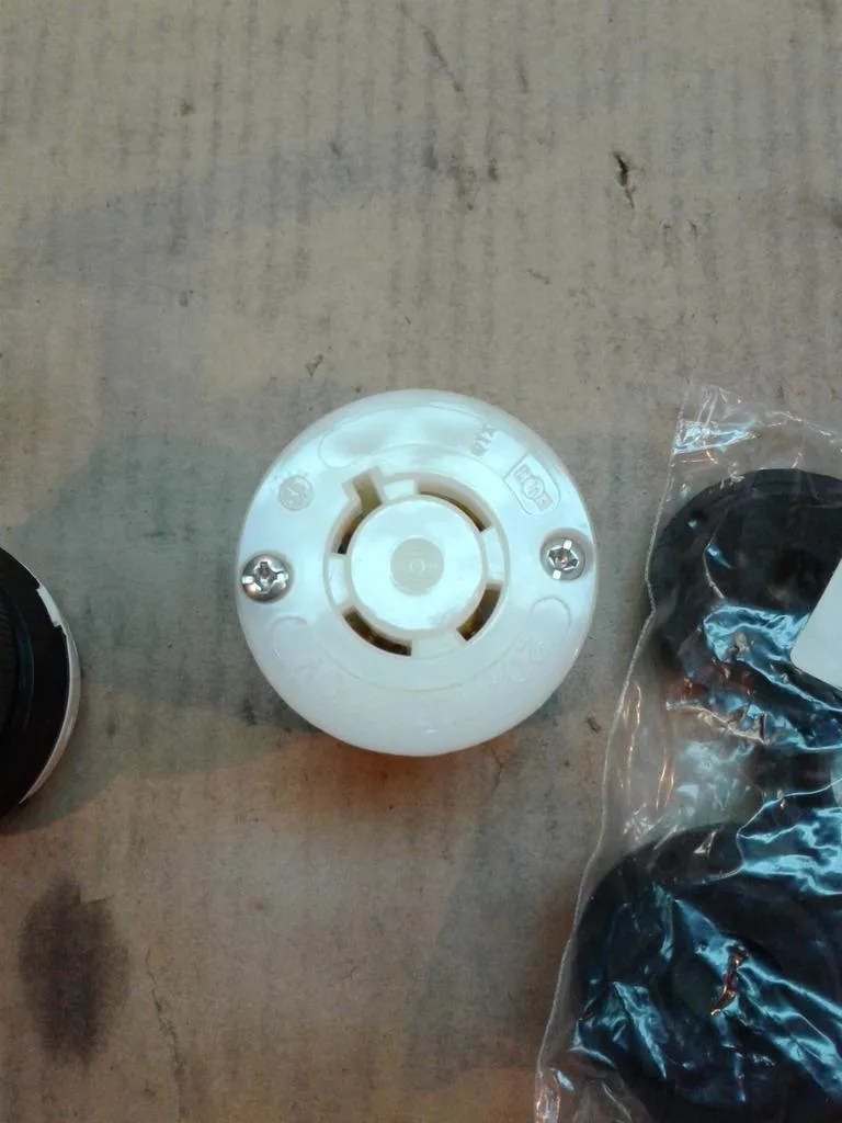 Hubbell Incorporated Hubbell HBL2413SW Watertight Locking Connector L14-20R 20A 125/250V video accessory — product photo