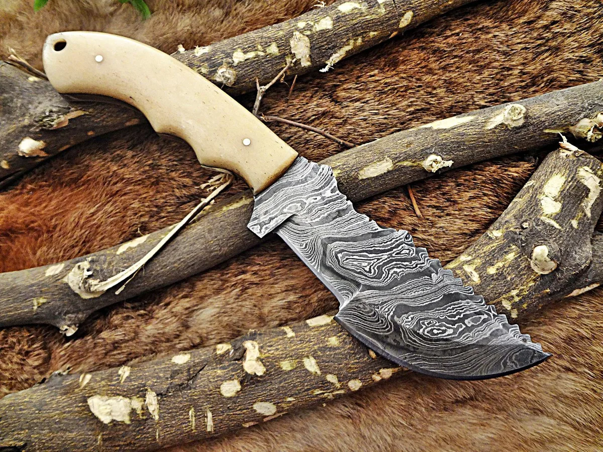 Damascus Depot Damascus Depot Tracker Knife 10" Twist Pattern White 2-Tone Black Dollar Wood — product photo