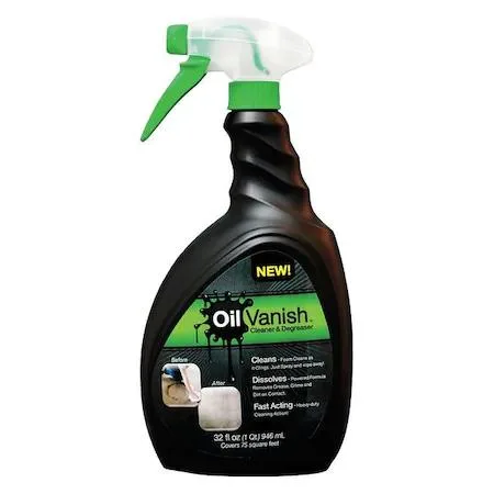 Twelve clear 32 oz trigger spray bottles in a cardboard pack