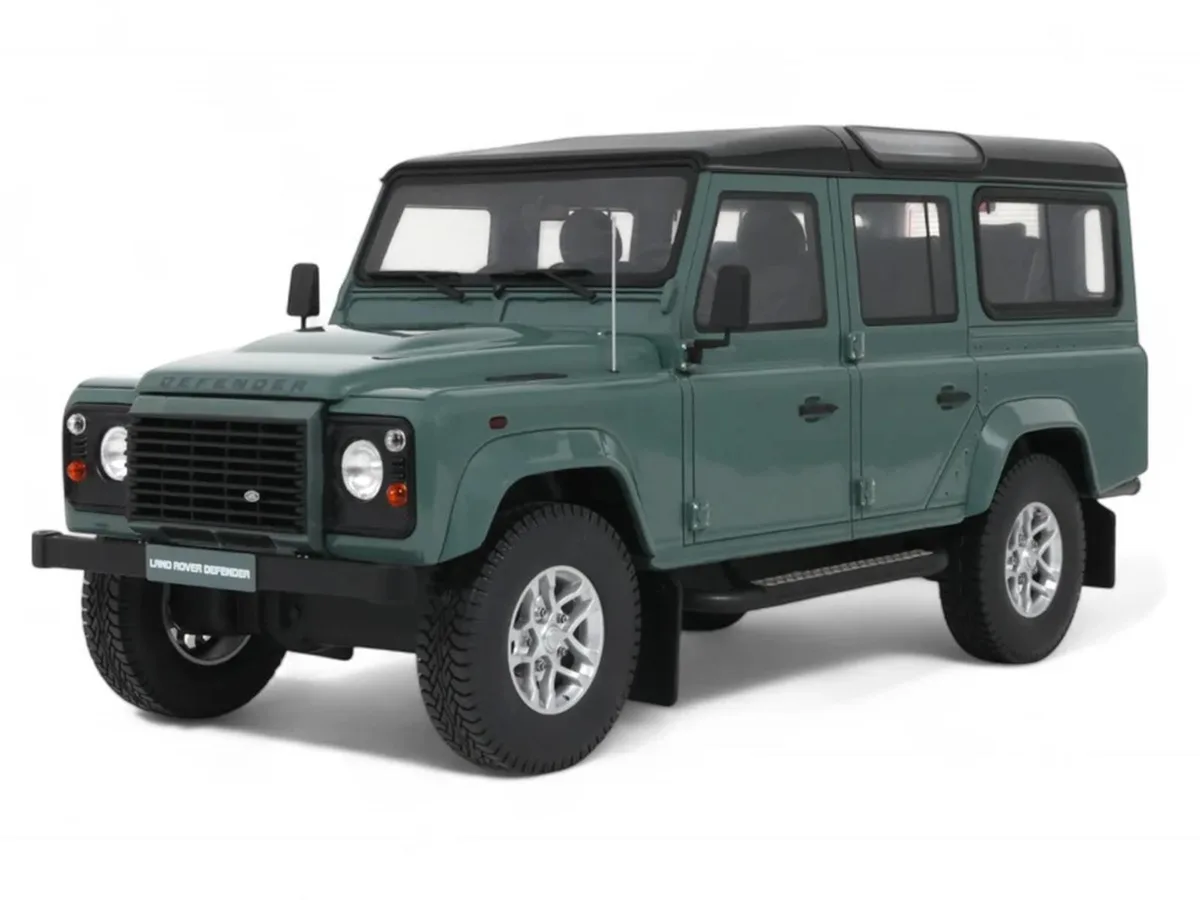 GT Spirit GT Spirit 2016 Land Rover Defender 3 Station Wagon Green Black Top 1/18 hobby collectible — product photo