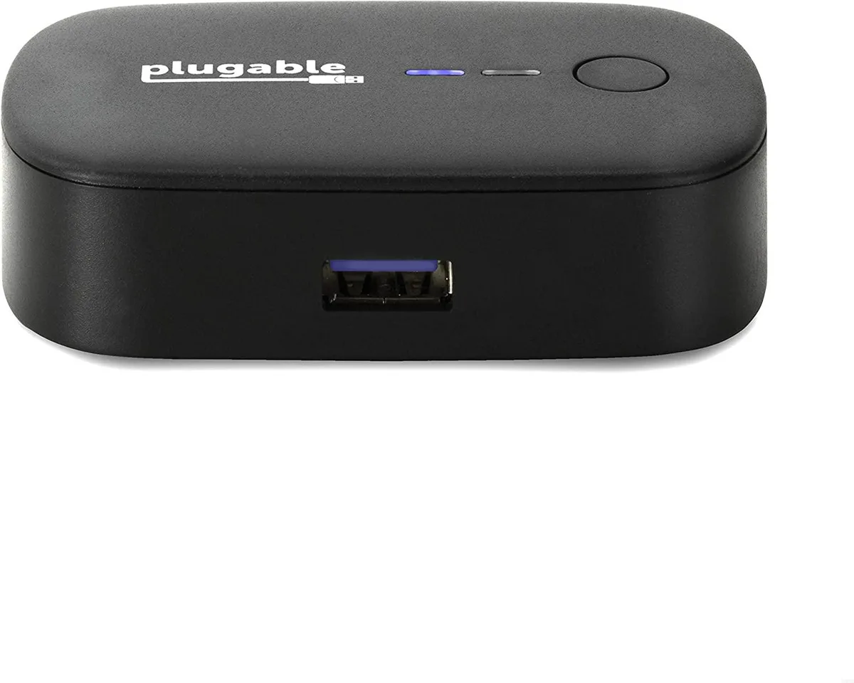 Compact USB 3.0 sharing switch with single button and LED indicators