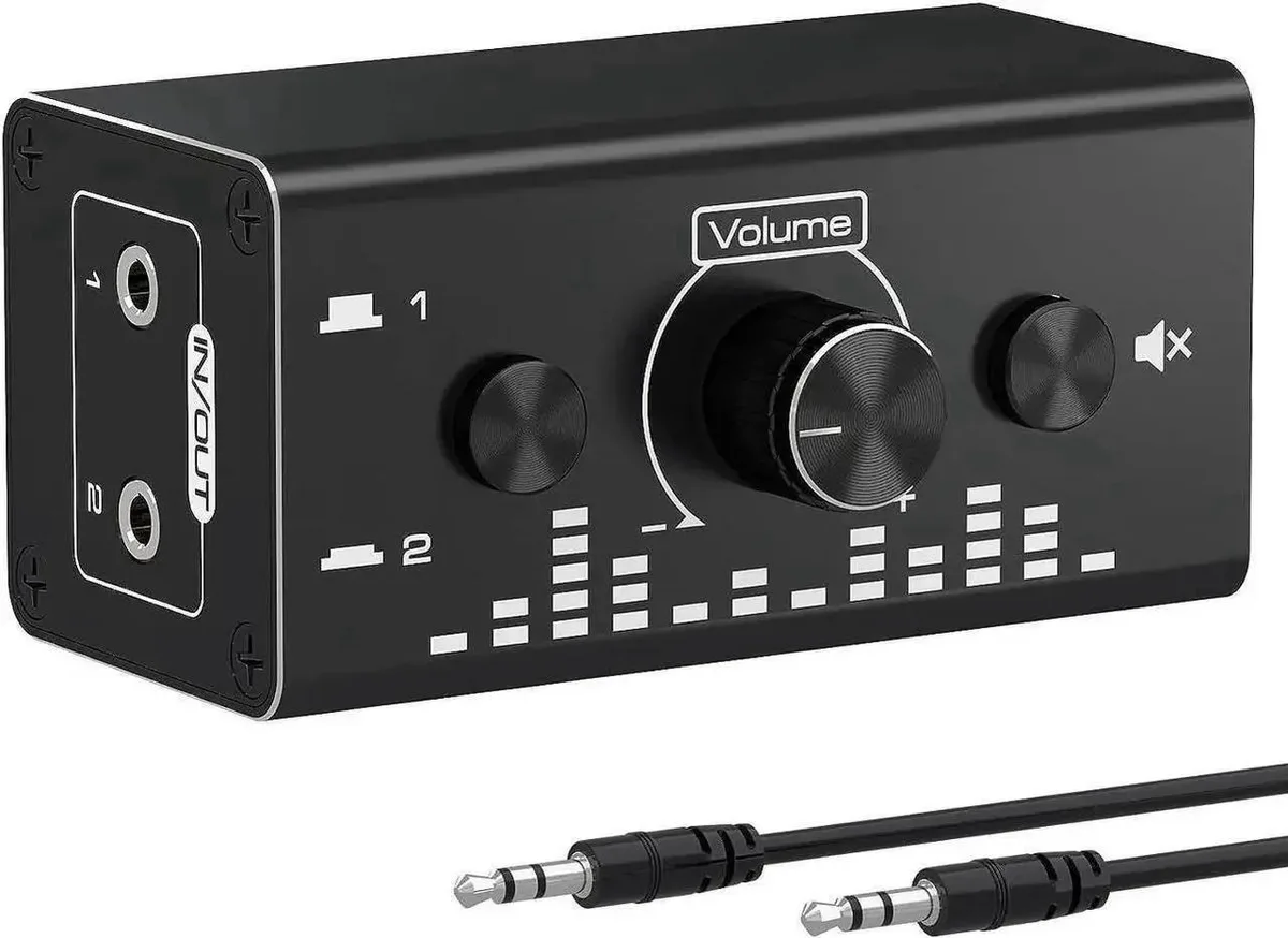 SMUGDESK SMUGDESK Bidirectional 3.5mm Audio Switch with Volume Knob — product photo
