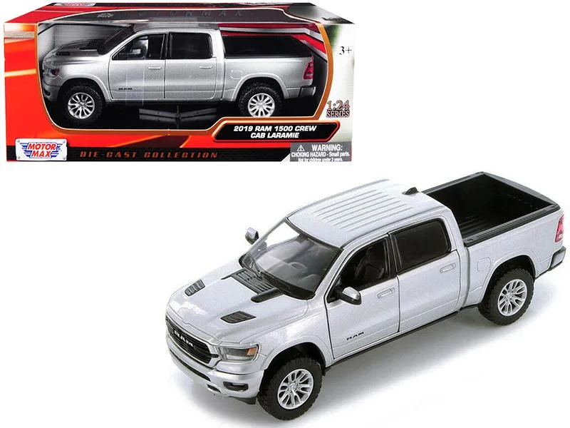 MOTORMAX MOTORMAX 2019 RAM 1500 Laramie Crew Cab Pickup Truck Silver Metallic 1/24 Diecast Model Vehicle — product photo