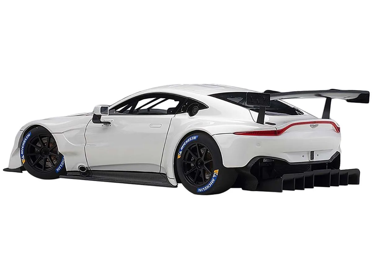 Autoart Autoart 2018 Aston Martin Vantage GTE Le Mans PRO White Carbon 1/18 Vehicle 81806 — product photo