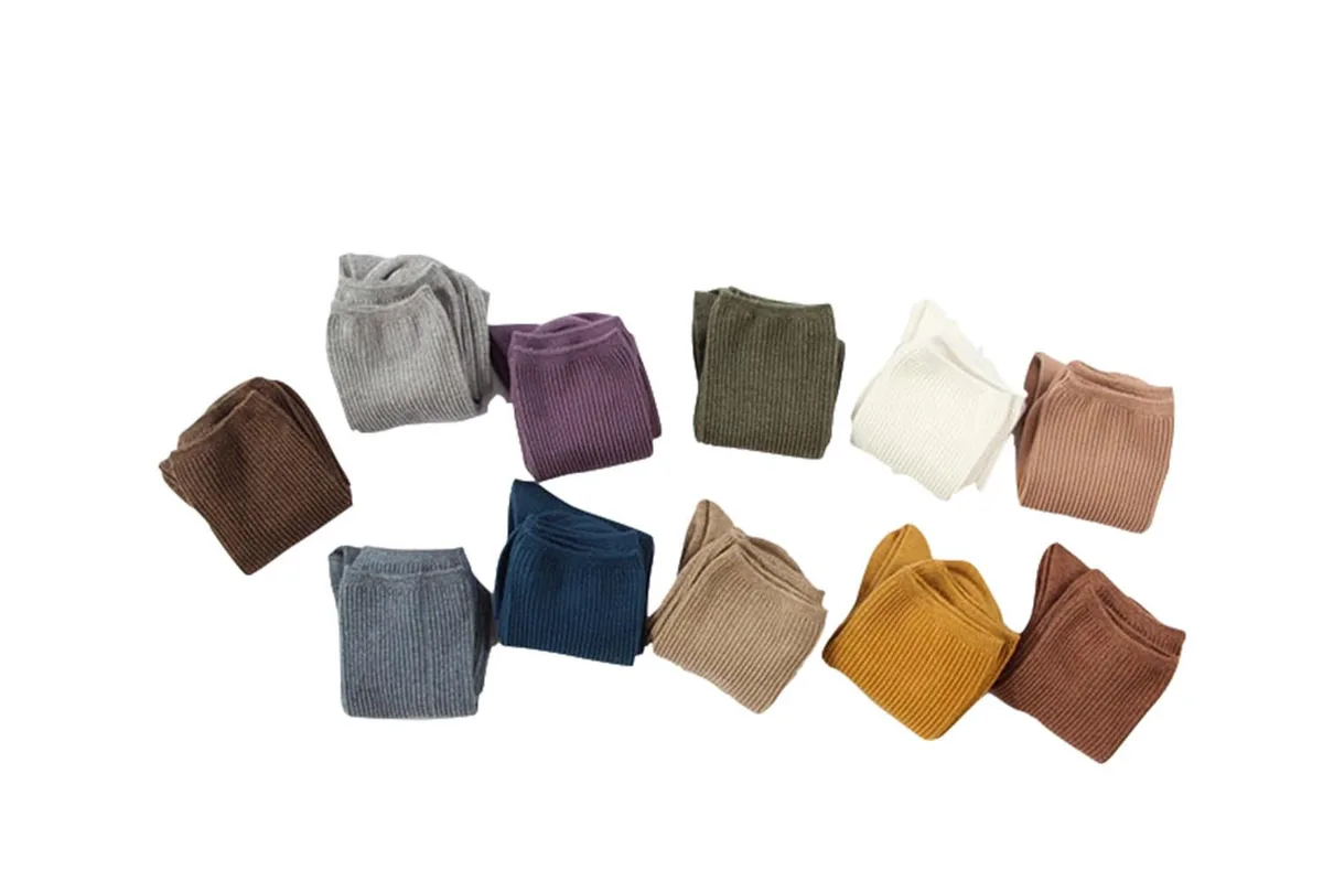 Five pairs of crew socks in muted colours, cotton knit, ribbed cuffs, smooth toe seams