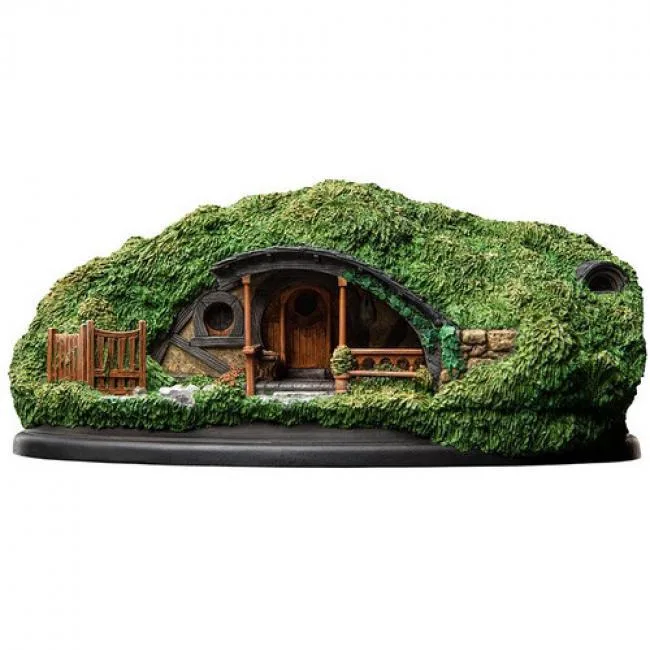 WETA WORKSHOP WETA WORKSHOP 87-10-03308 Polystone 39 Low Road Hobbit Hole action figure — product photo