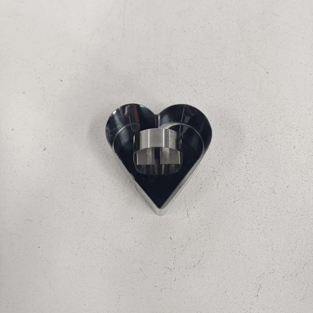 Stainless steel heart-shaped cake mold, silver finish