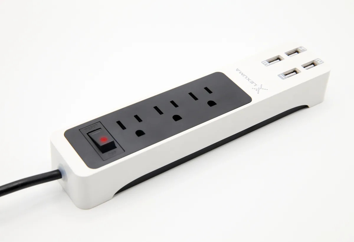 Lexuma Lexuma XSTRIP XPS-SB1340 Surge Protector 3 Outlets 4 USB 5V/6A 3.9ft Black — product photo
