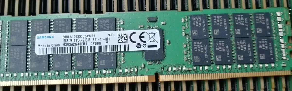 SAMSUNG SAMSUNG M393A2G40EB1-CPB 16GB 2Rx4 DDR4 2133 REG server RAM — product photo