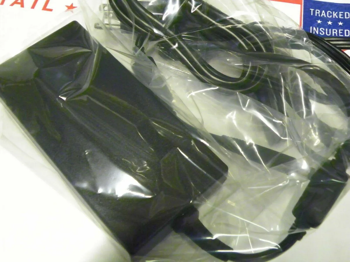 DELL DELL 180W AC Adapter DA180PM111 7.4mm tip — product photo