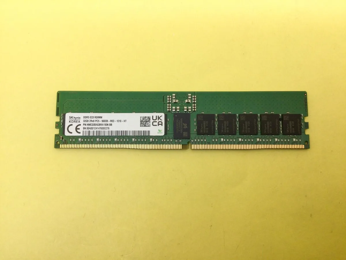 SK hynix SK hynix HMCG88AGBRA190N 32 GB DDR5 RDIMM — product photo
